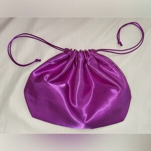 ✨💜 NEW Satin Drawstring Cosmetics Bag in a pretty Purple 💜✨ Great Travel Bag